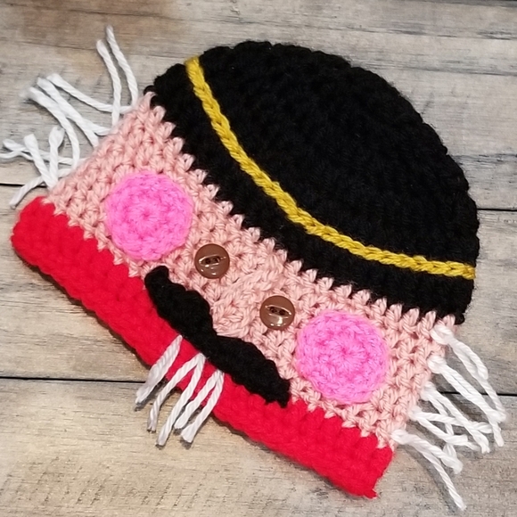 0-3 mons Nutcracker crochet hat - Picture 6 of 6